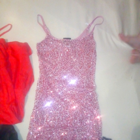 Pink sparkle tank - Picture 1 of 1
